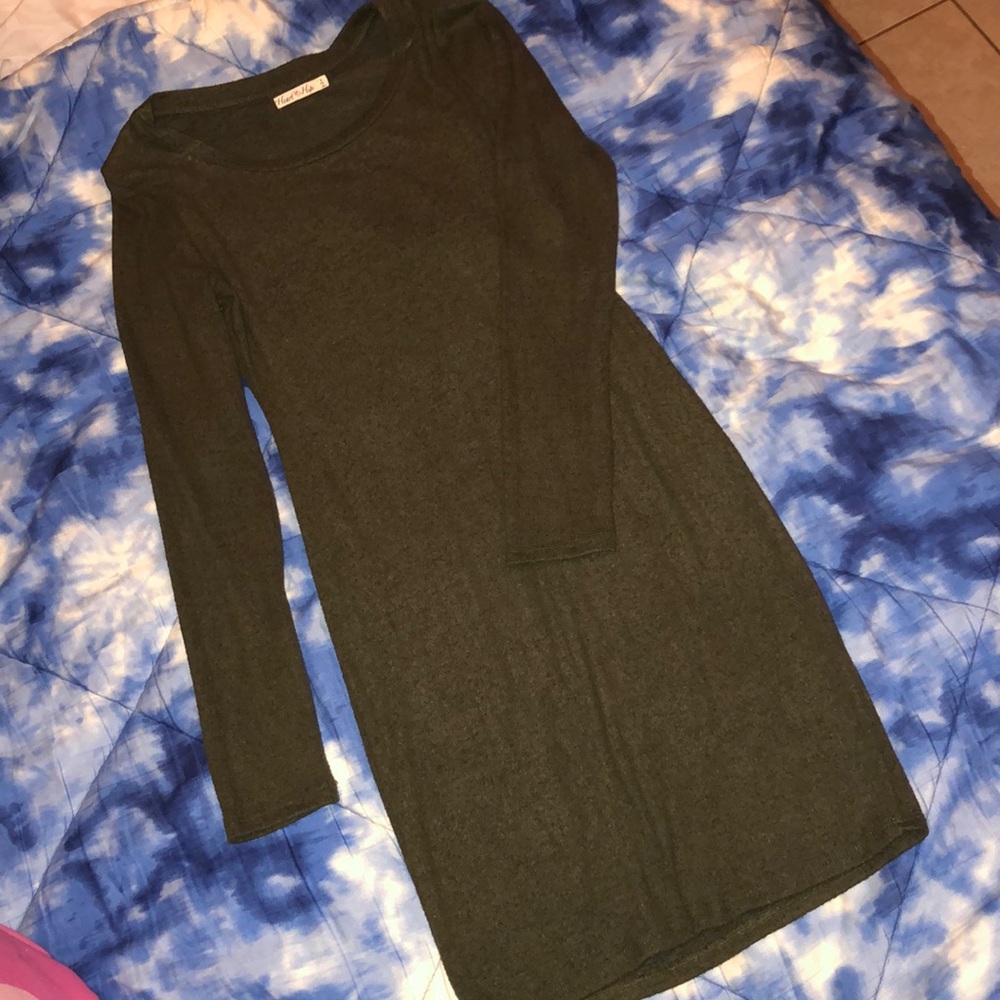 Dark green bodycon dress.